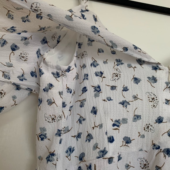 Off shoulder Romper, Blue White Floral,  M - Picture 8 of 9